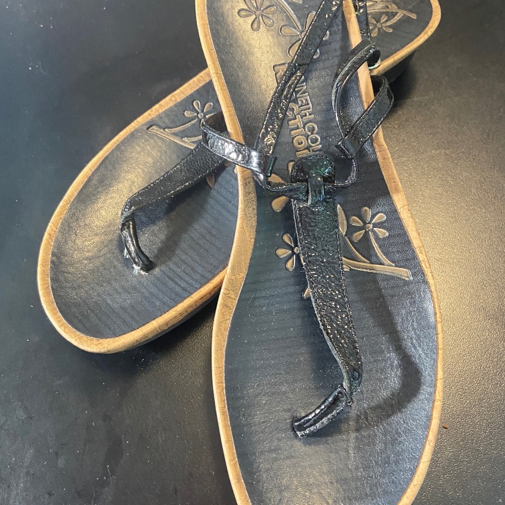 Kenneth Cole Reaction black sandals
